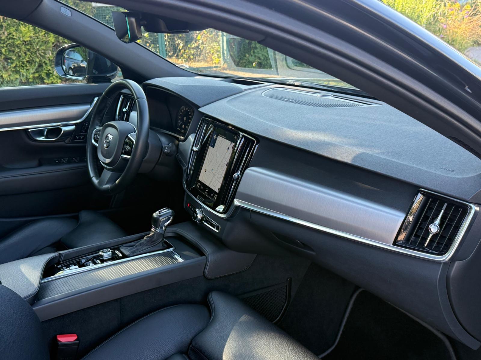 VOLVO V90 235 ch 4X4 BVA - HAYON ÉLECTRIQUE - PACK SPORT - TOIT OUVRANT