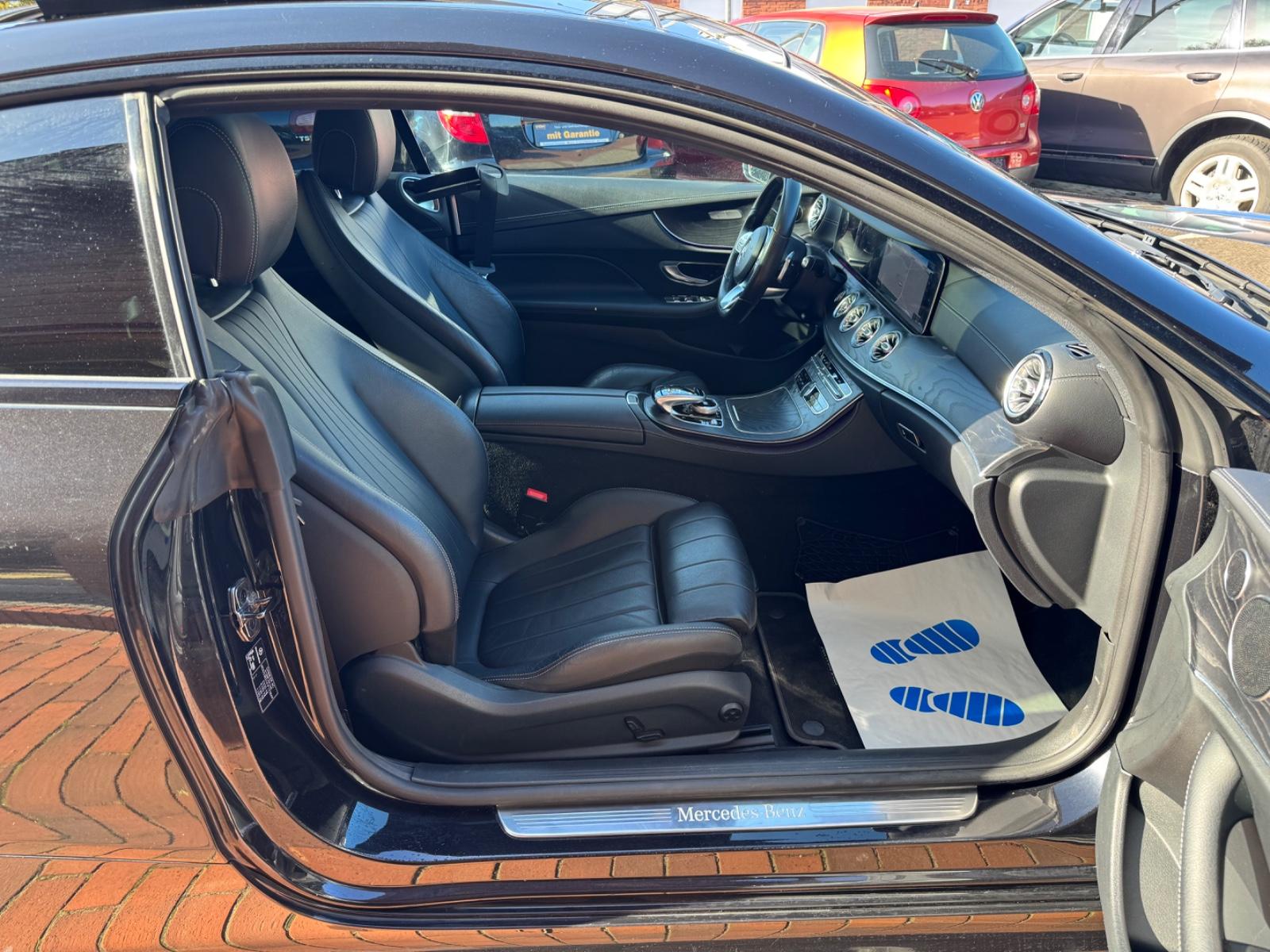 Mercedes-Benz E 220 *AMG Line*Widescreen*Voll Leder*Pano*