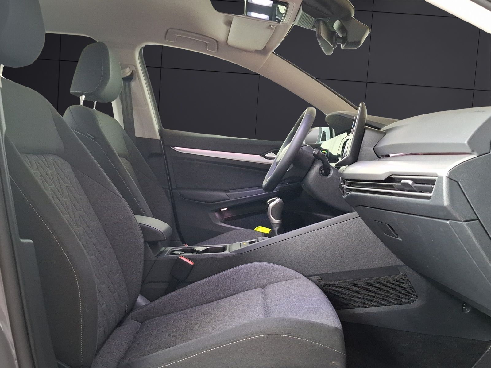Fahrzeugabbildung Volkswagen Golf VIII TSI Life LED CarPlay AID ACC RFK SHZ