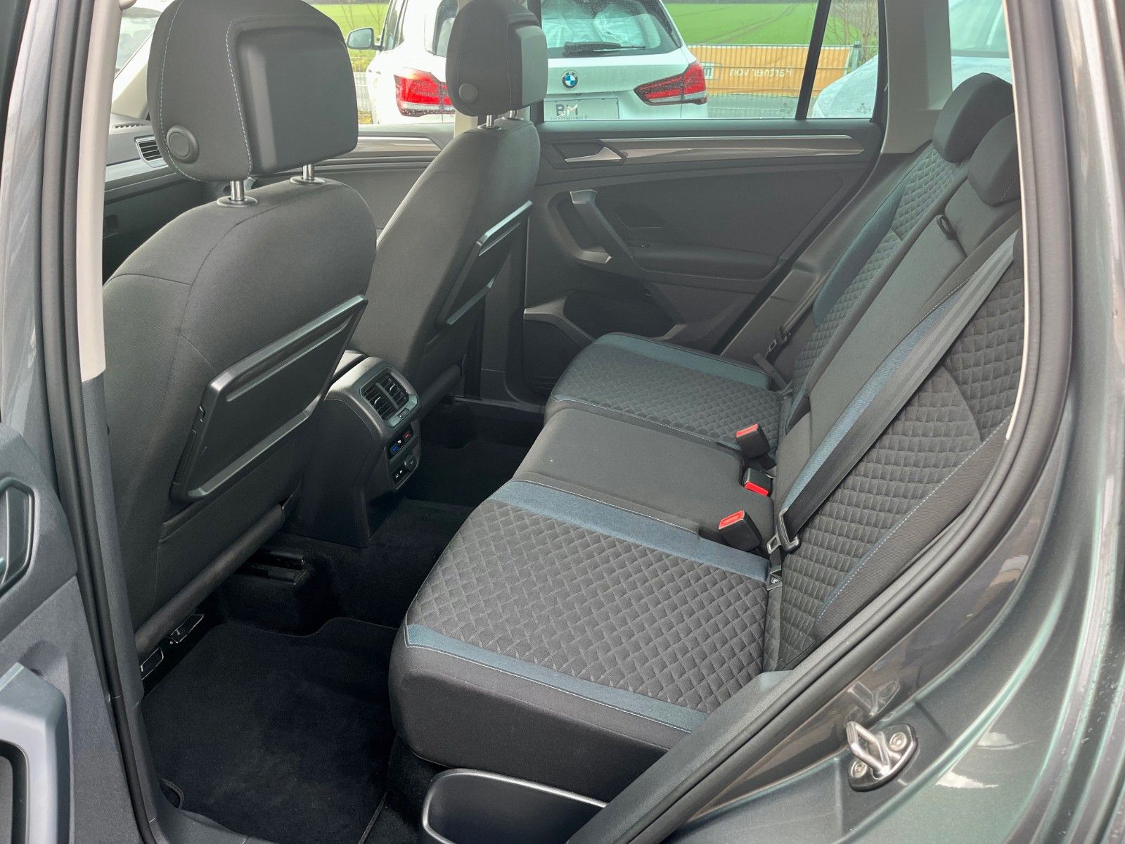 Fahrzeugabbildung Volkswagen Tiguan 1.5 TSI IQ.DRIVE Navi ACC LED SPORTFW AHK