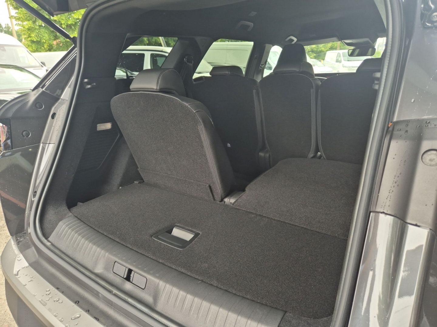 Fahrzeugabbildung Peugeot 5008 Allure HYBRID 145 e-DSC6 Navi LED CarPlay