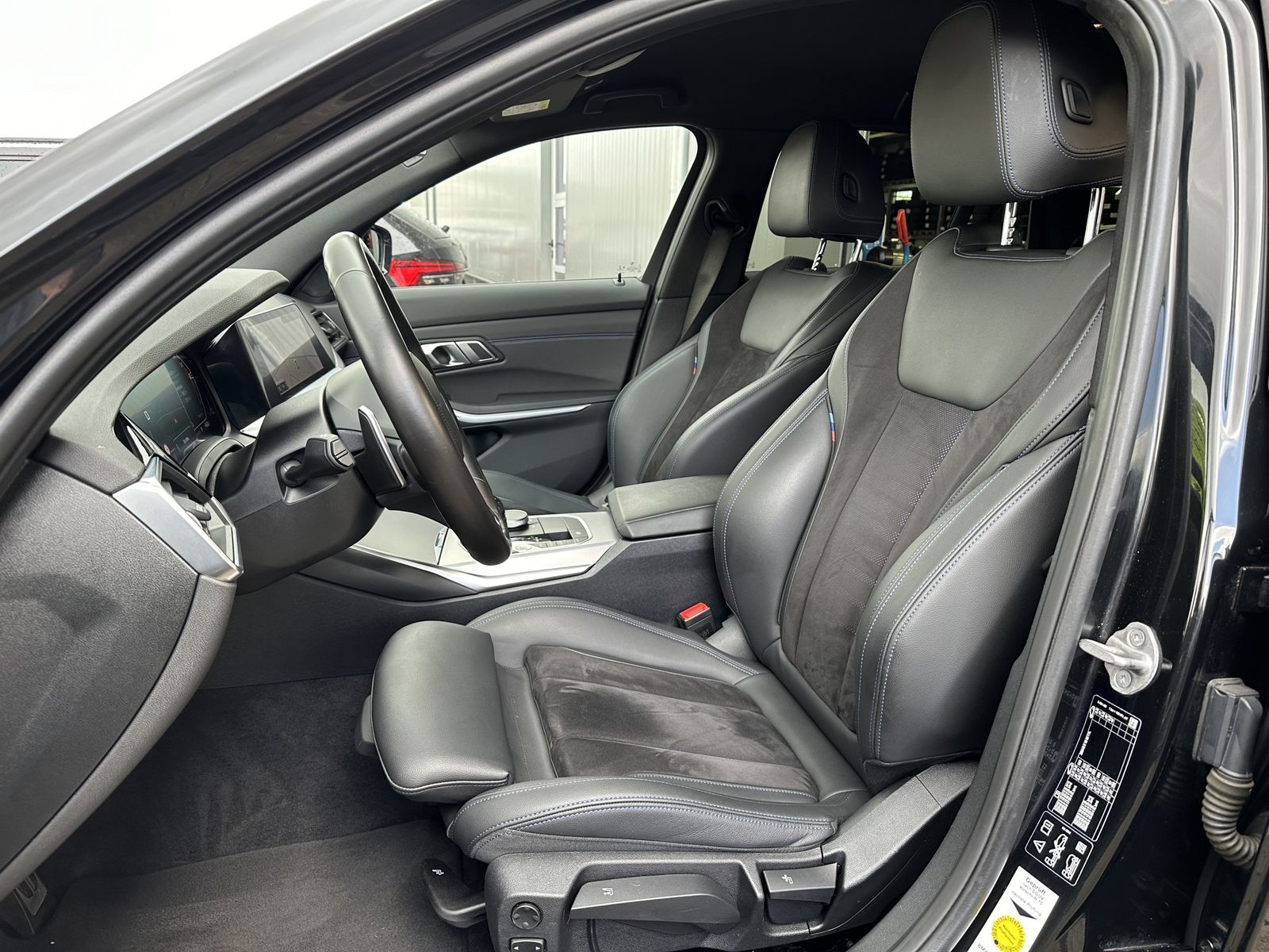 Fahrzeugabbildung BMW M340d Touring xDrive NAV+LASER+ACC+HEAD-UP+19ZO