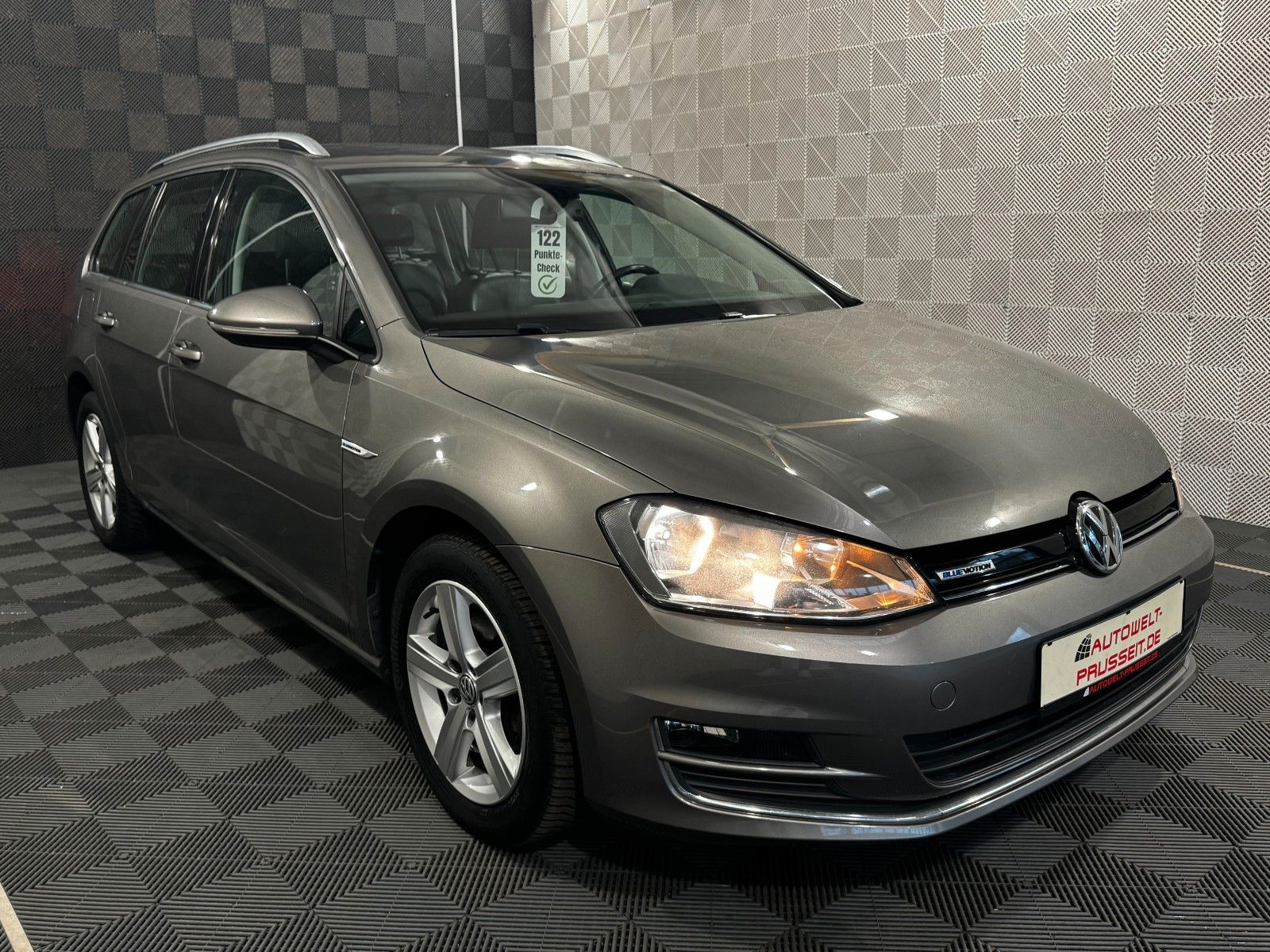 Gebrauchtwagen Volkswagen Golf Golf Var.1.4 TGI*Comfortline*PDC V+H-TOUCH-16" in Horb am Neckar