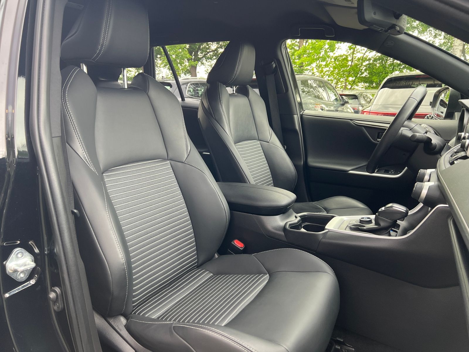 Fahrzeugabbildung Toyota RAV4 2.5 VVT-i Hybrid Black Edition 4x4 *AHK*