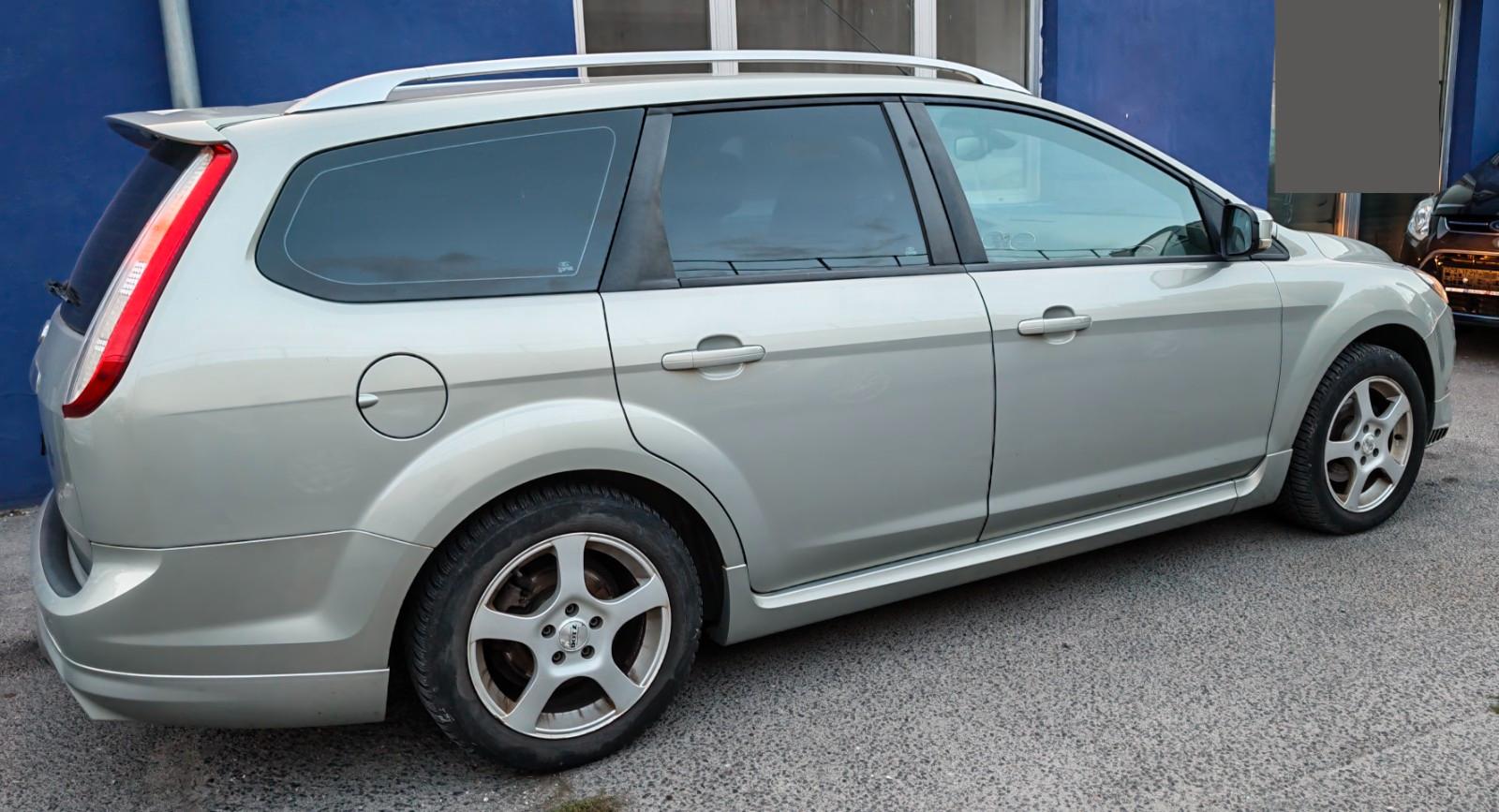 Ford Focus 2009 — салон