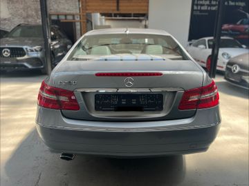 Mercedes E 200 - 4