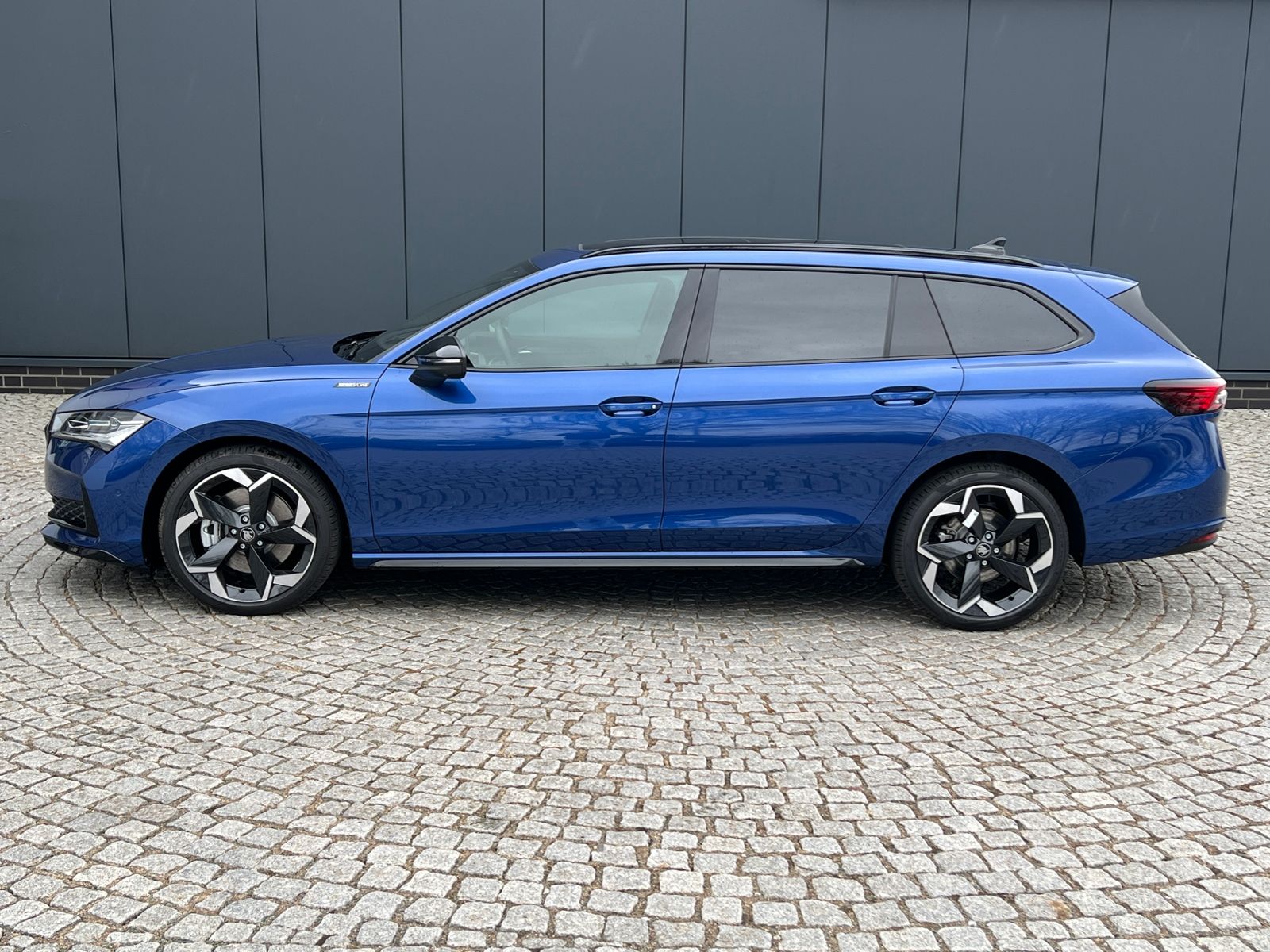 Fahrzeugabbildung SKODA Superb Combi  Sportline 2.0 TDI 4x4 DSG *AHK, Na