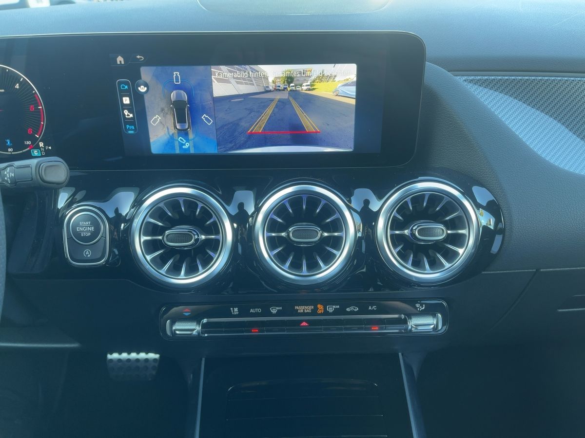 Fahrzeugabbildung Mercedes-Benz GLA 200 d AMG/Night/360°/Multibeam/AHK/20''