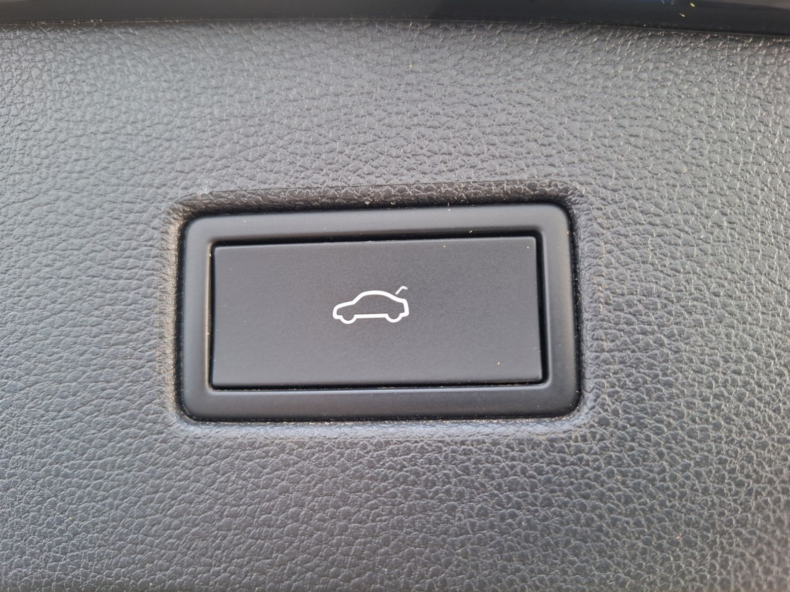 Fahrzeugabbildung Volkswagen Tiguan TDI R-Line DSG 4M STH Matrix AHK Navi AID