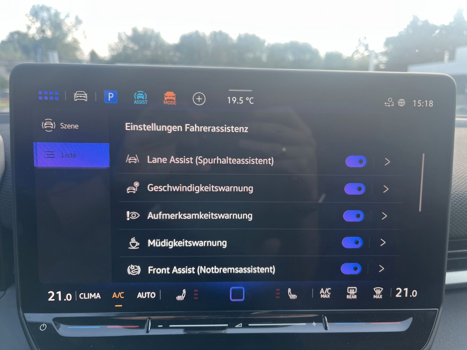 Fahrzeugabbildung Volkswagen T-Roc 1.5 eTSI 110 kW R-Line