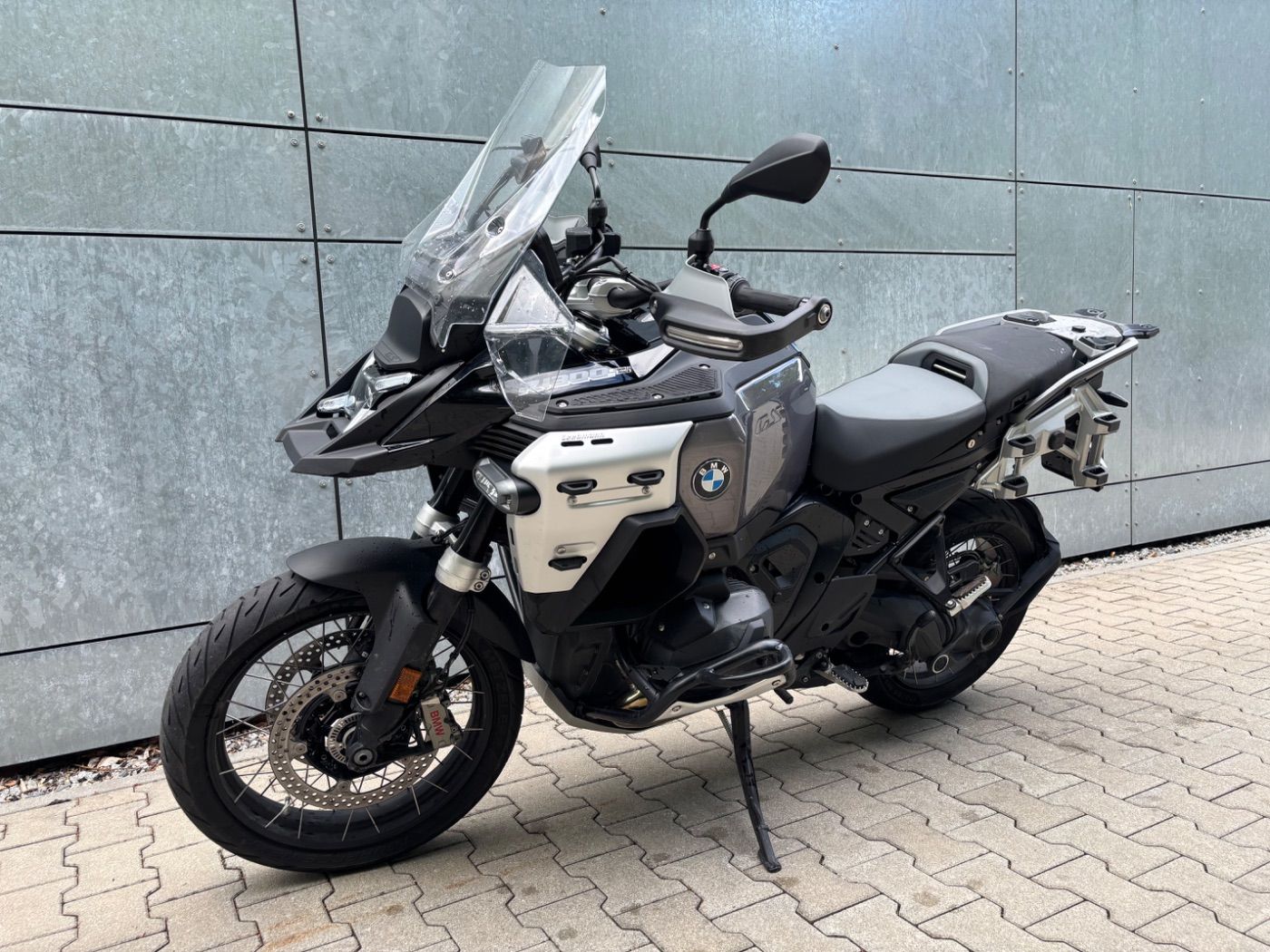 Fahrzeugabbildung BMW R 1300 GS Adventure Triple Black ASA 3 Pakete