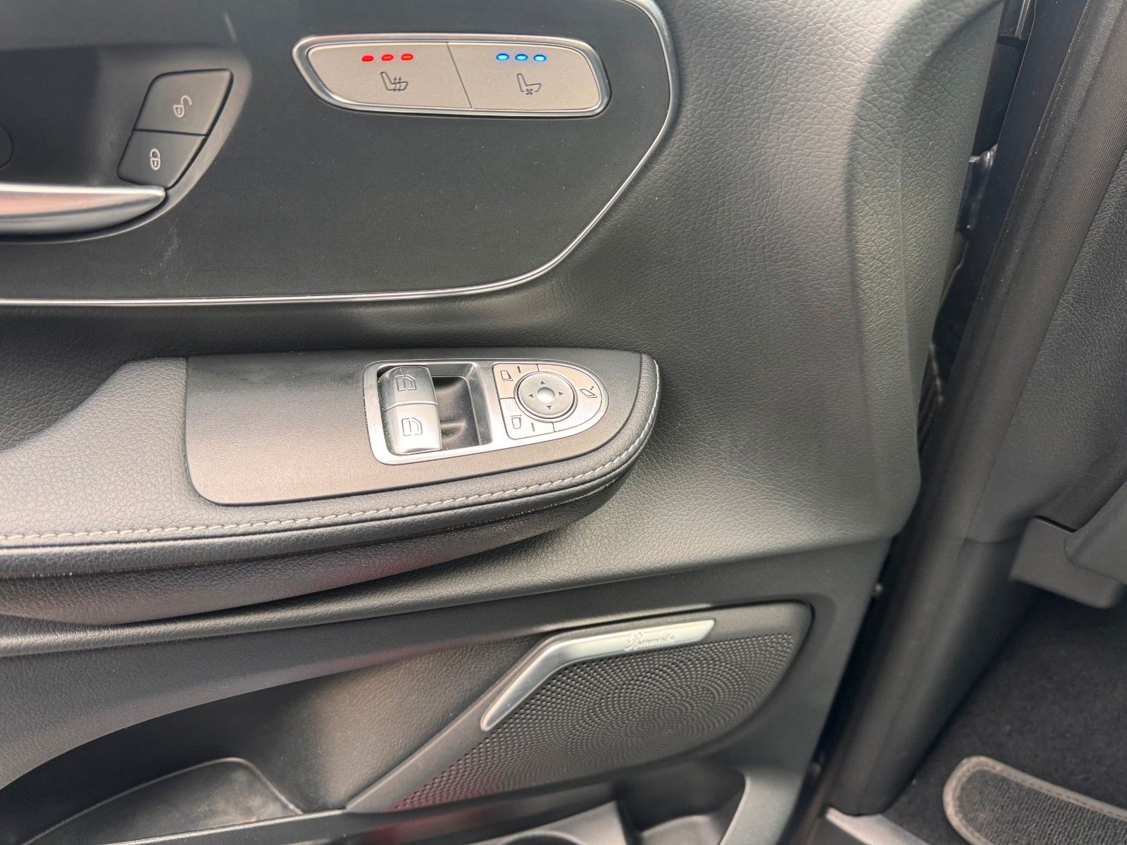 Fahrzeugabbildung Mercedes-Benz V 300 d AVA ED AMG AHK2,5to DISTRONIC