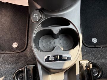 Fahrzeugabbildung Fiat 500 Lim Mild Hybrid Navi DAB Klimaaut. Temp uvm.