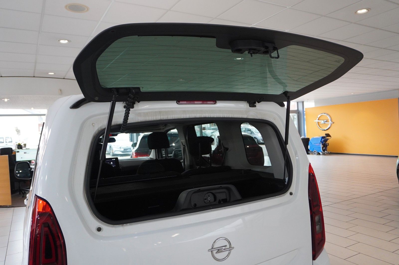 Fahrzeugabbildung Opel Combo Life 1.5D ELEGANCE NAVI/LED/KAMERA/SH/AHK
