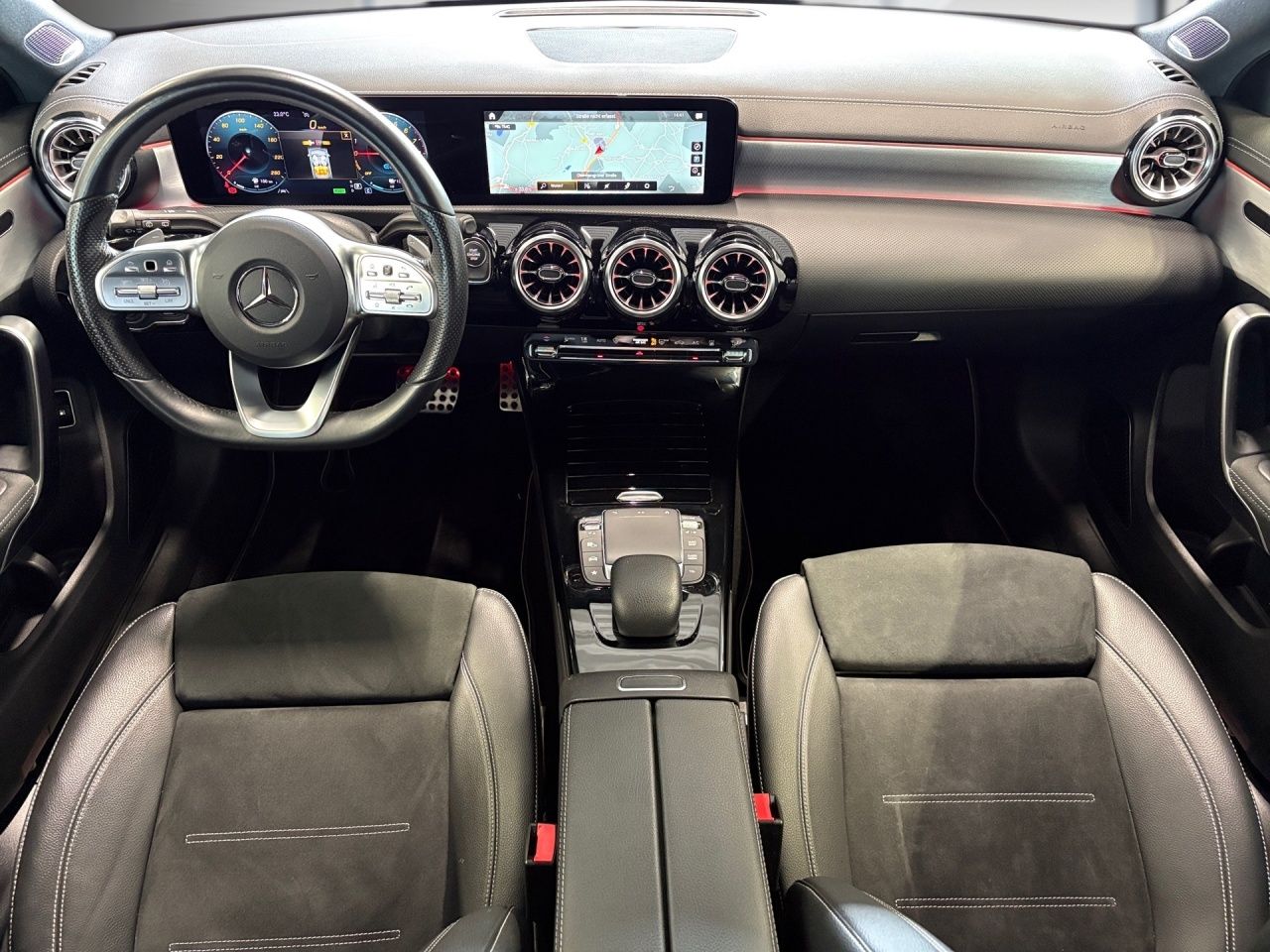Fahrzeugabbildung Mercedes-Benz A 250 e AMG+NIGHT+MULTIB+BURM+STNDHZ+AMBIENTE++