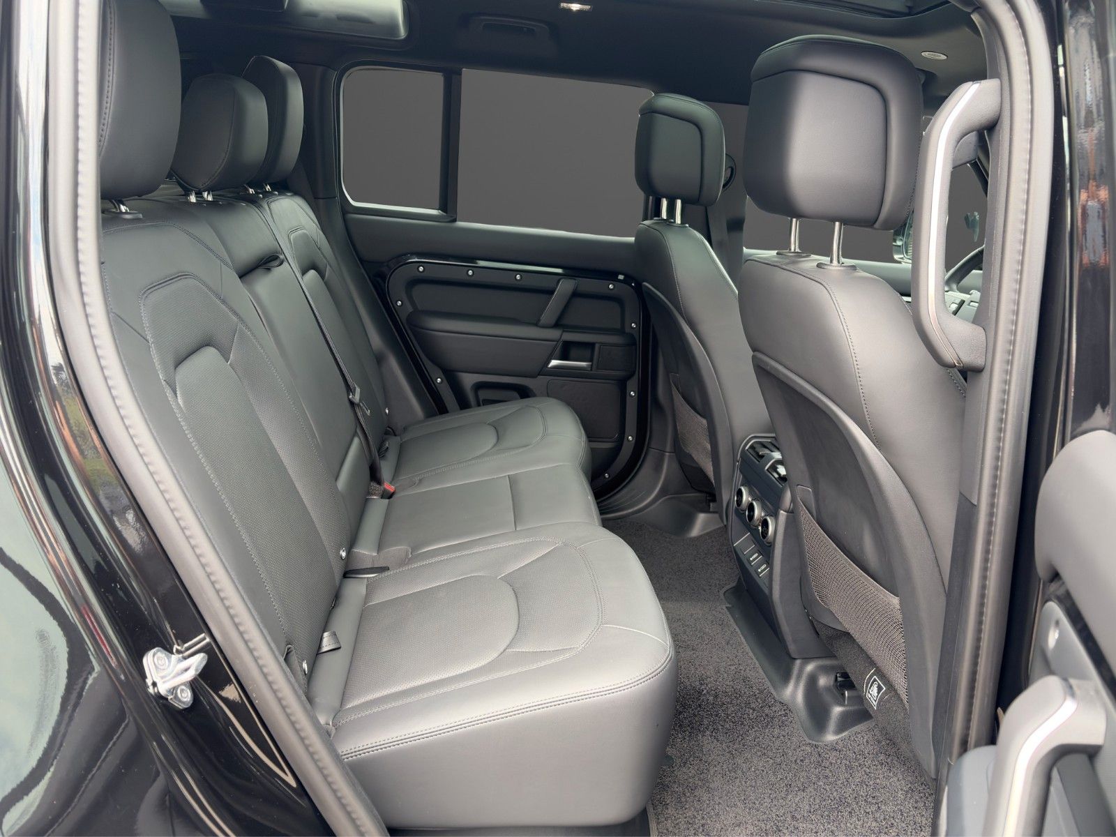 Fahrzeugabbildung Land Rover Defender 110 P425 X-Dynamic HSE MY2026
