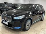 BMW iX1 30 xDrive*LED*Navi*R-Cam*CarPlay*SHZ*Curved* - schwarze BMW iX1