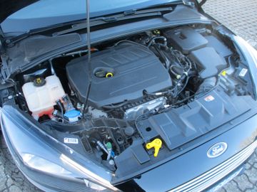 Ford Focus Turnier Titanium PDC + Keyfree + AHK ab.