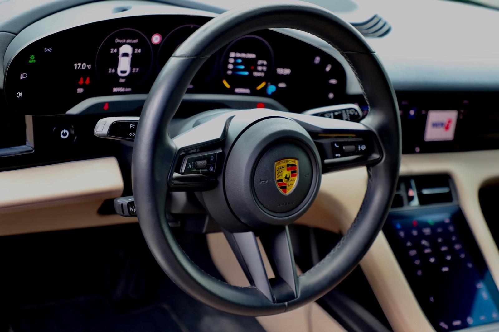 Porsche Taycan Cross Turismo 4S LUFTFEDERUNG