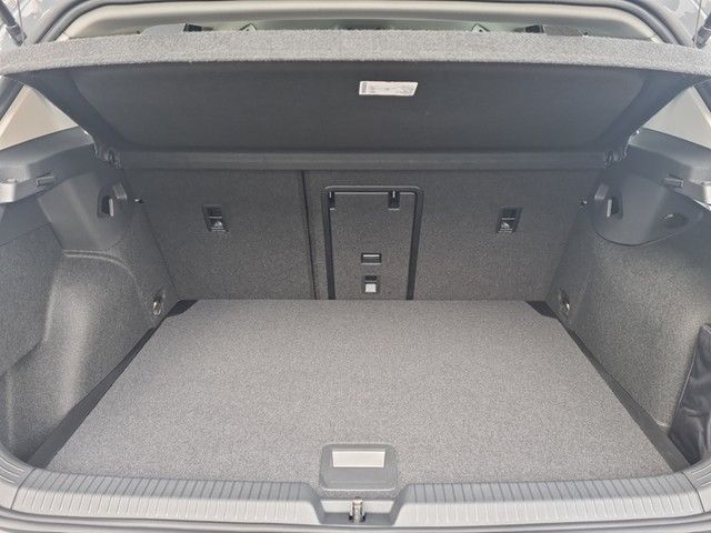 Fahrzeugabbildung Volkswagen Golf VIII TSI Move Climatronic AID PDC SH LM