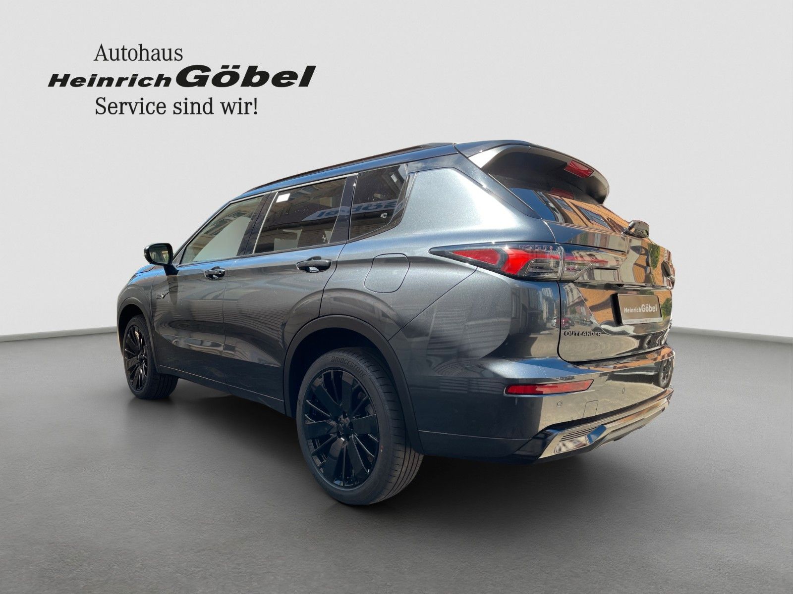 Fahrzeugabbildung Mitsubishi Outlander 2.4 PHEV 4WD LUXURY BLACK AKTIONSPREIS