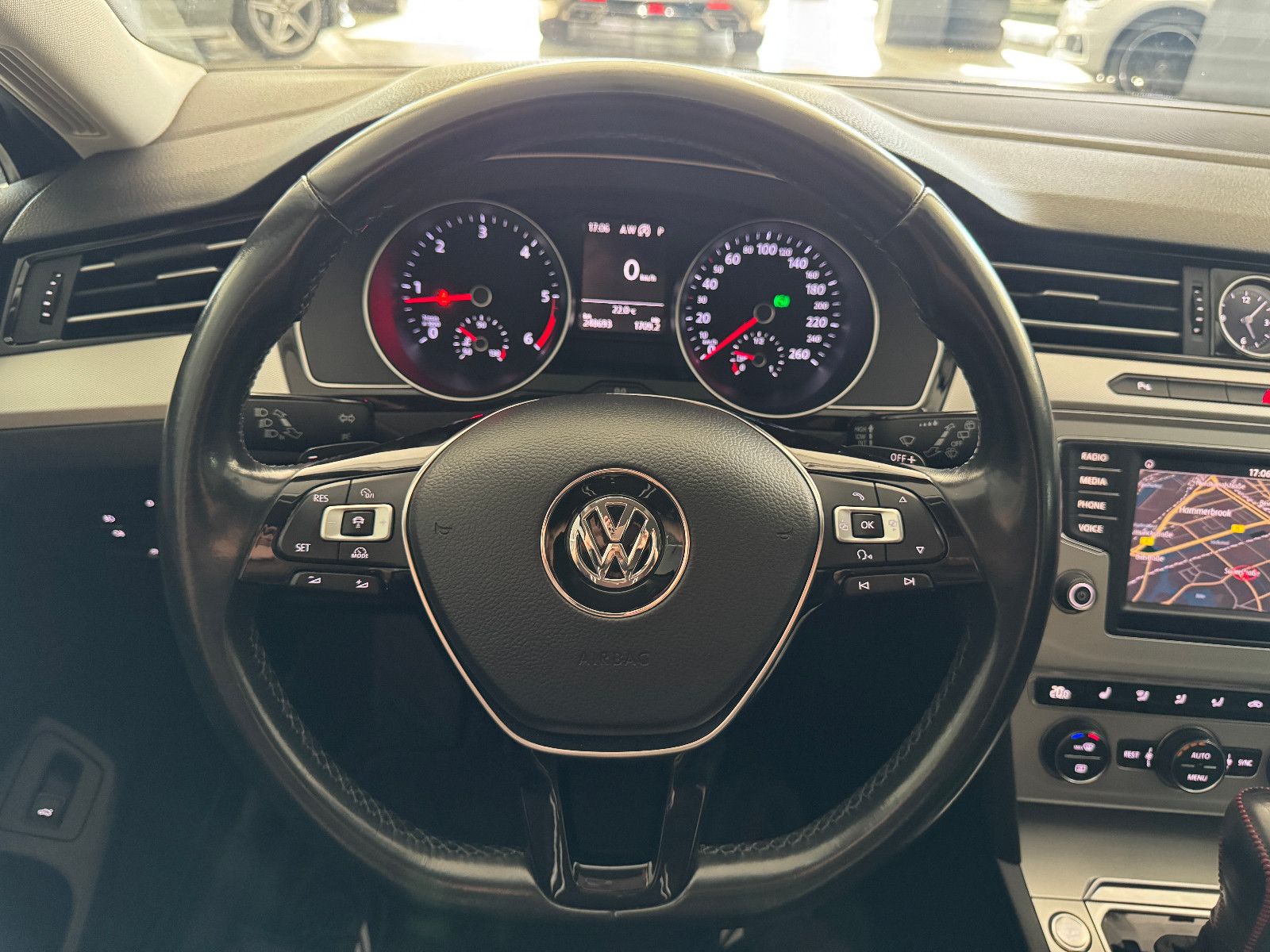 Fahrzeugabbildung Volkswagen Passat 2.0 TDI DSG COMFORTLINE NAVI LED AHK ACC