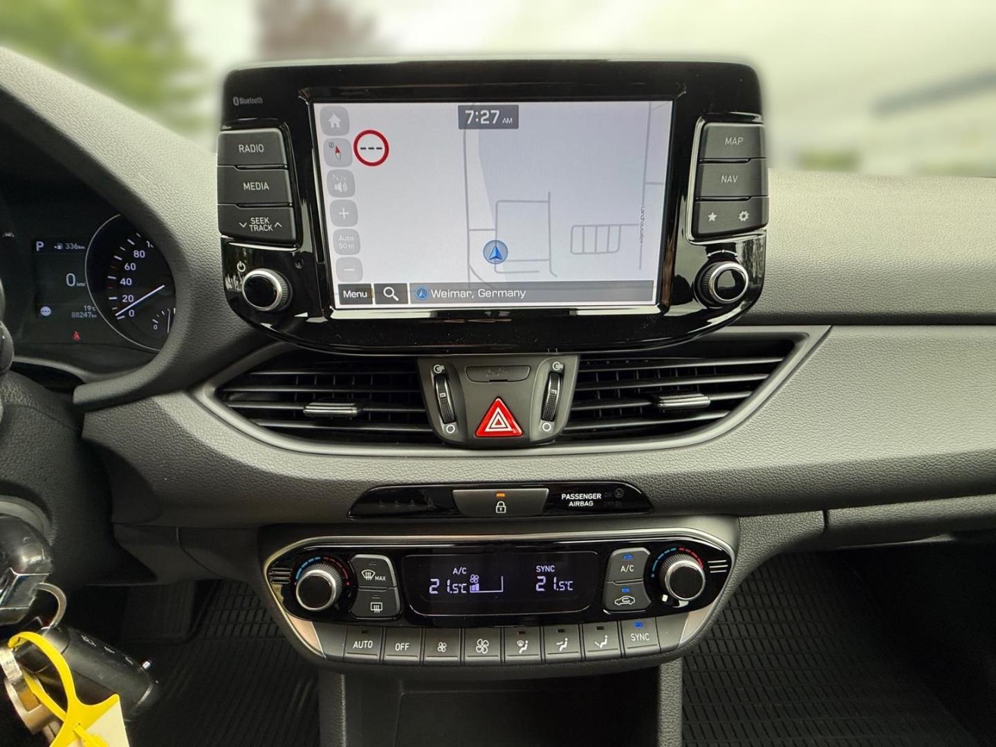 Hyundai i30 1.4T Kombi Passion+ Panodach Navi PDC SHZ Kl