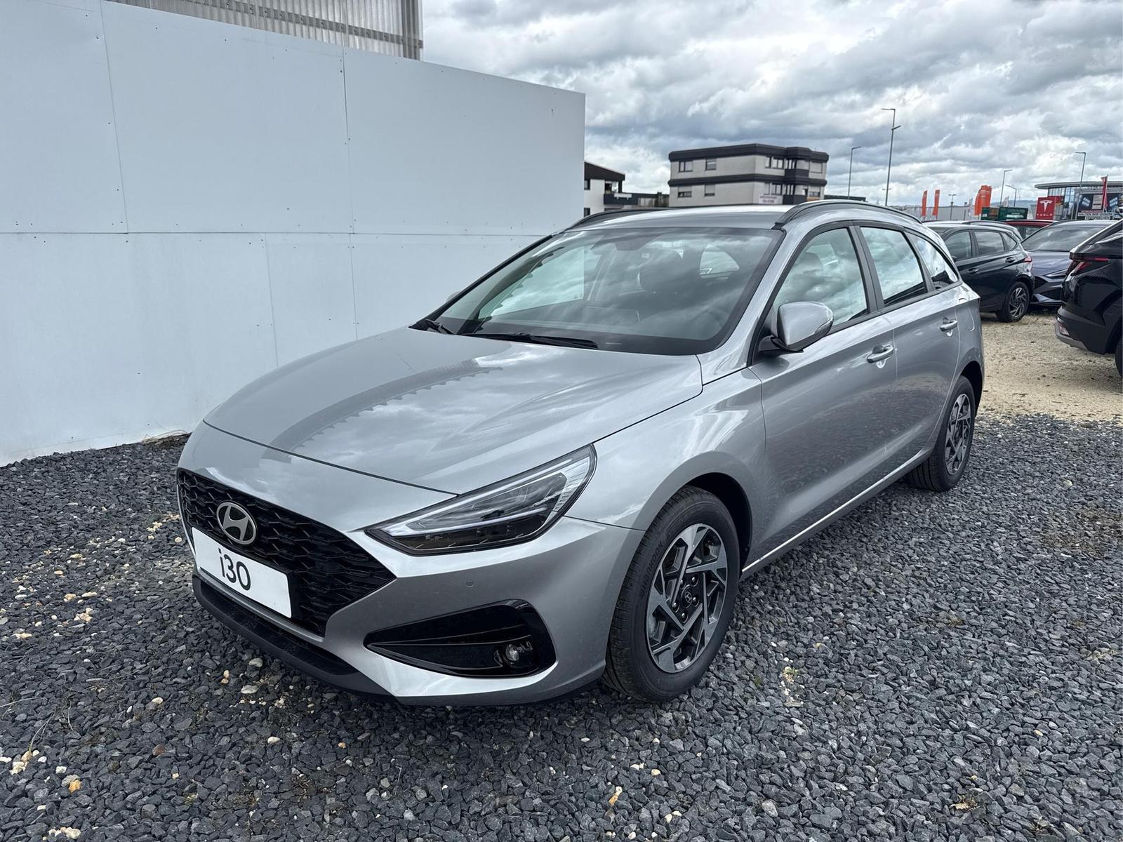 Hyundai i30 Kombi STYLE NAVI RFK SHZ PDC ALU 1.0 T-GD...