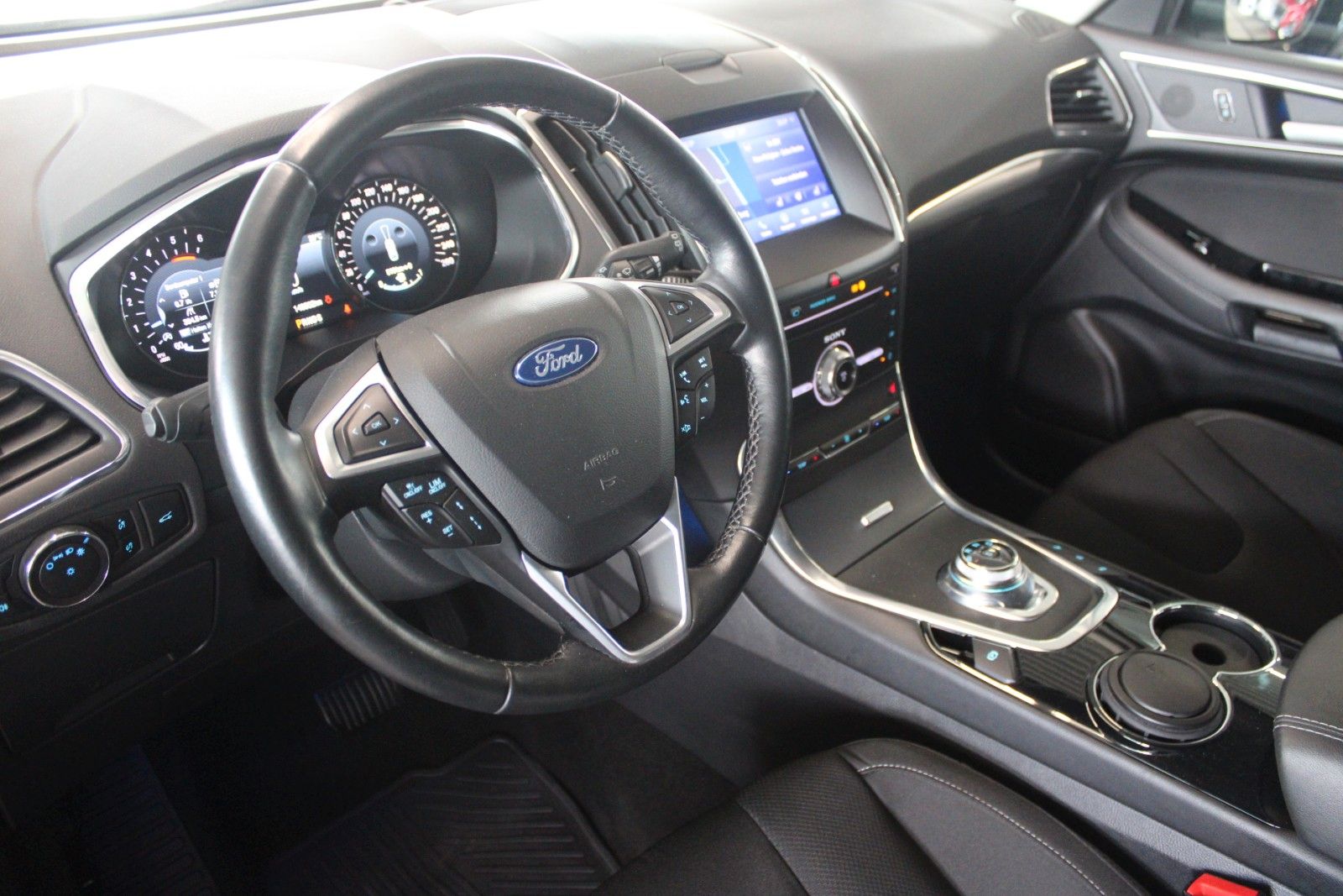 Fahrzeugabbildung Ford S-Max Titanium Aut. LED ACC 2xCAM WinterPak. uvm