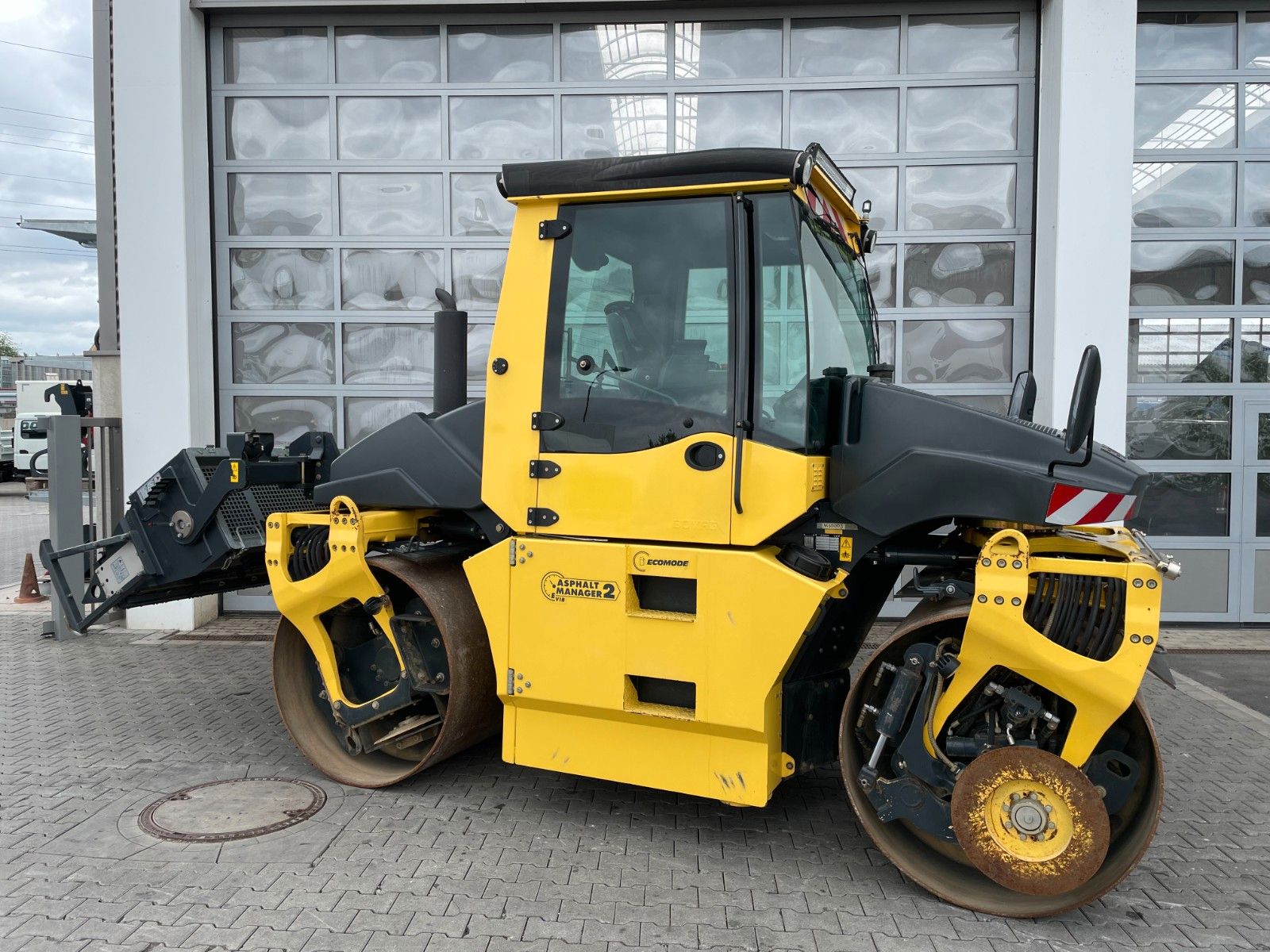 Fahrzeugabbildung BOMAG BW 154 AP-4 AM / nur 1.565h / Asphalt Manager