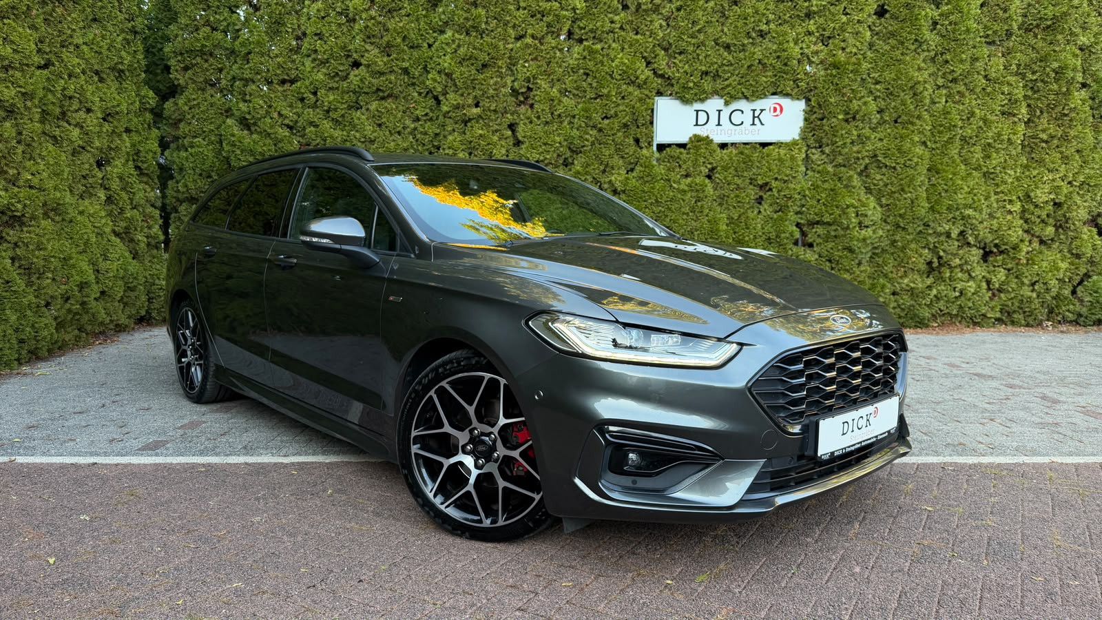Fahrzeugabbildung Ford Mondeo 2.0EB Aut. ST-Line LED+STHZ+KAM+AHK+PANO+