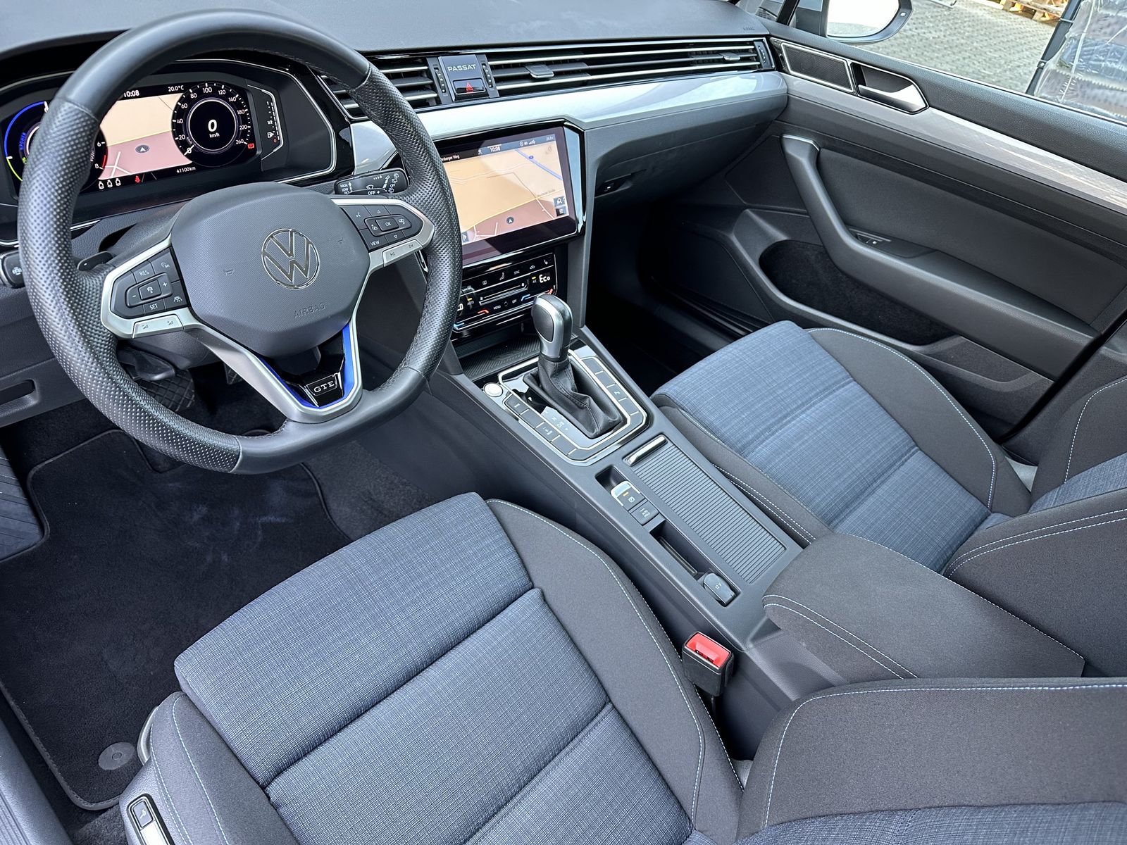 Fahrzeugabbildung Volkswagen Passat Variant 1.4 TSI DSG GTE NAV+LED+KAM+VC+PP