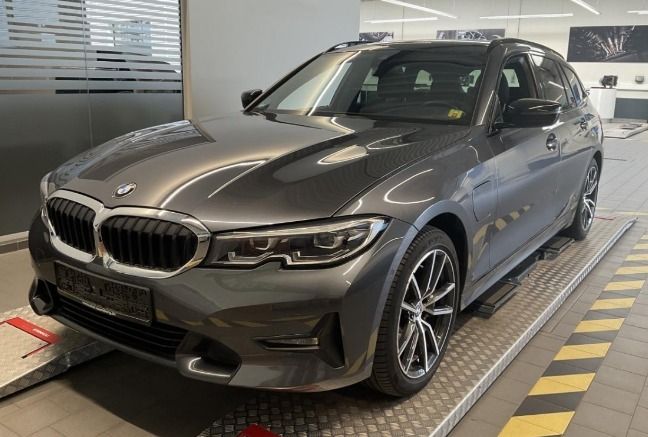 Fahrzeugabbildung BMW 330 e Touring Aut.Sport Line HEADUP PROFESSIONAL