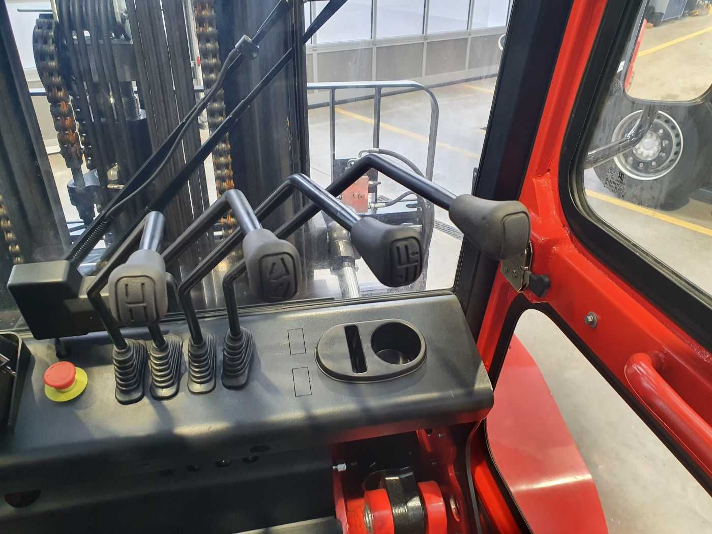 Fahrzeugabbildung Andere EP Equipment EFL 702 / 7T / Triplex: 5,40m / ZVG