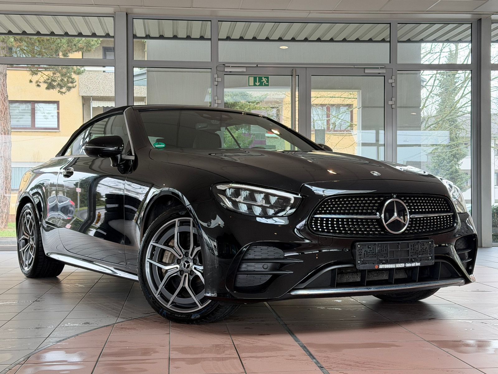 Fahrzeugabbildung Mercedes-Benz E 450 Cabrio AMG/BURMESTER/HUD/AMBIENTE/MASSAGE/