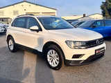 Volkswagen Tiguan 125PS Klima SHZ Alcantara PDC ACC 1.Hand - Gebrauchtwagen in Lübeck