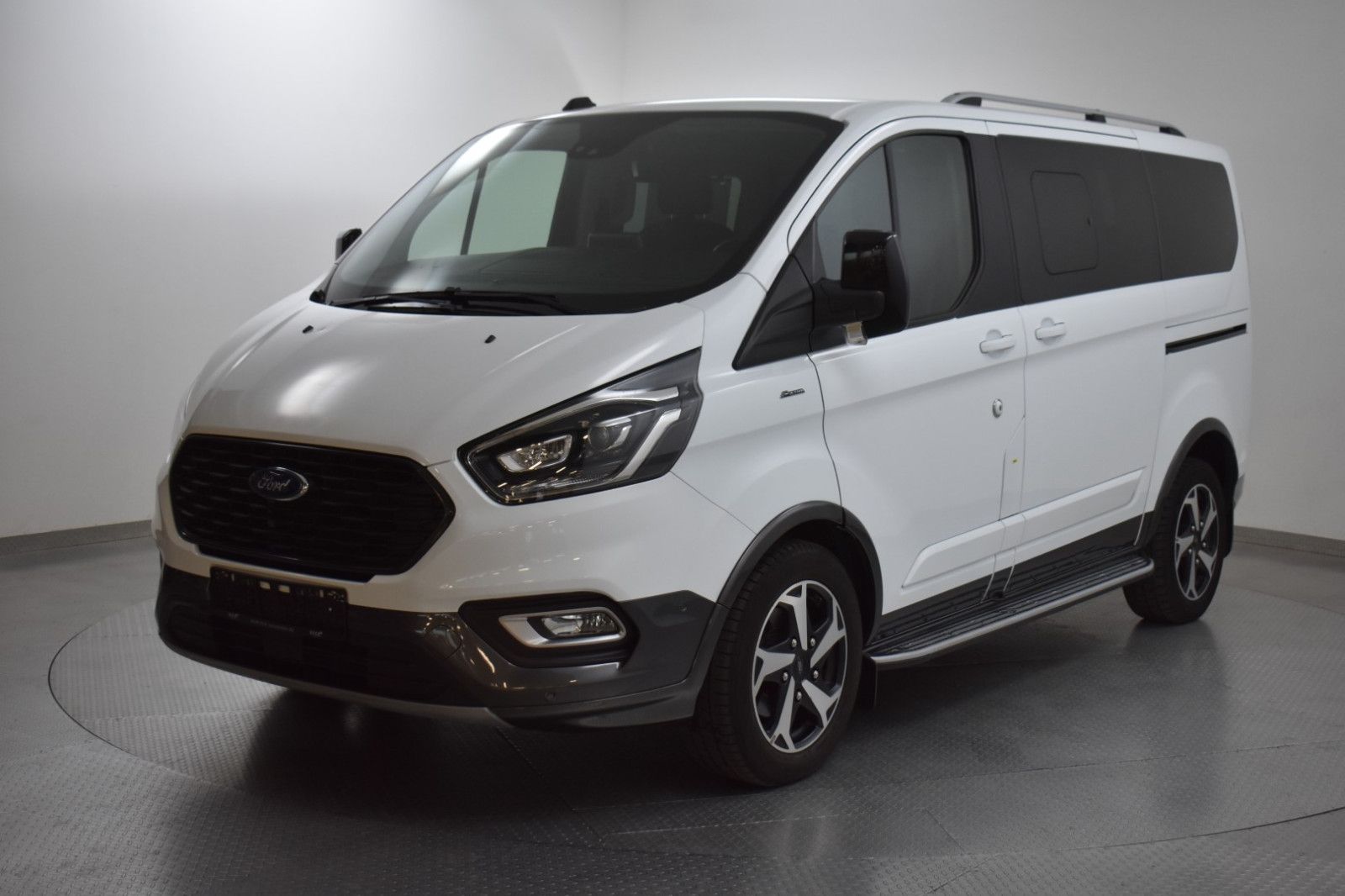 FORD Tourneo Cust 320 Activ 8SI+NAV+XEN+SHZ+ACC+LEDER - Image 3