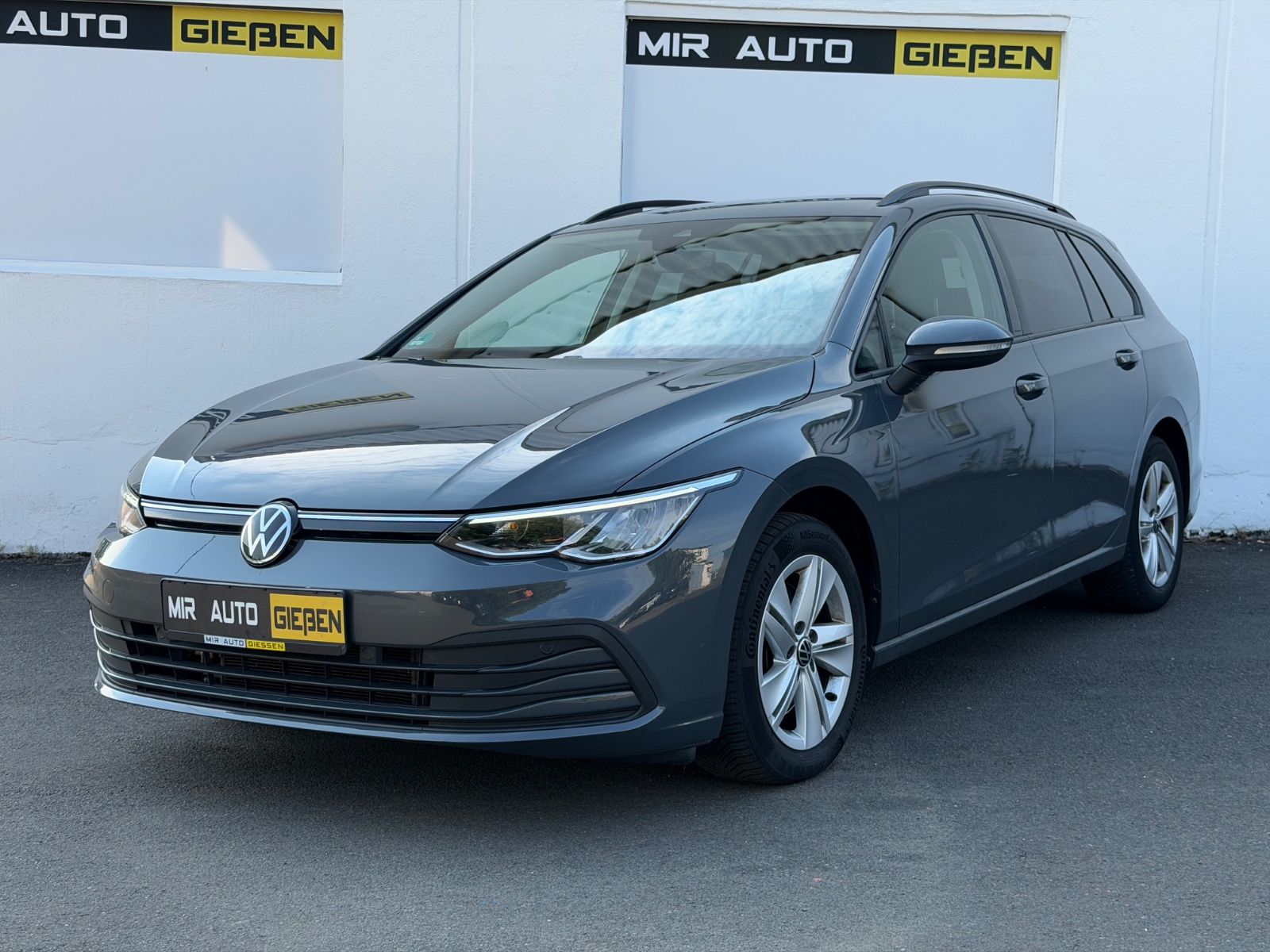 Volkswagen Golf - 1
