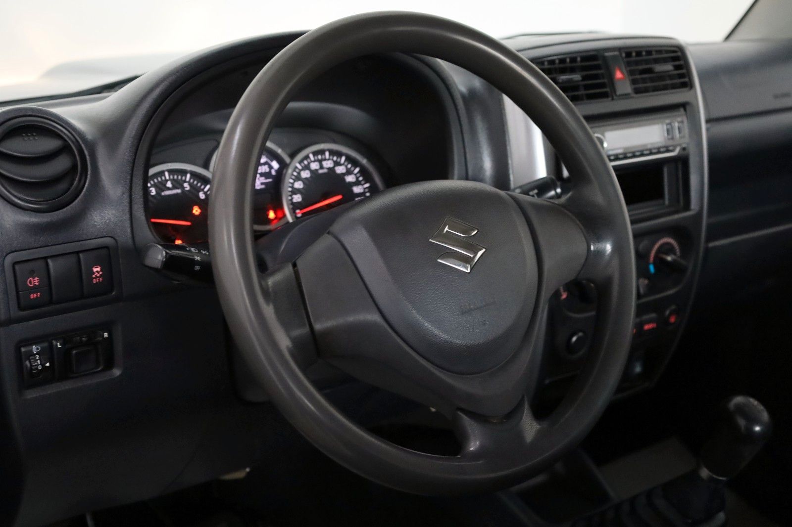 Fahrzeugabbildung Suzuki Jimny Club Modellpflege, 8 fach bereift,AHK