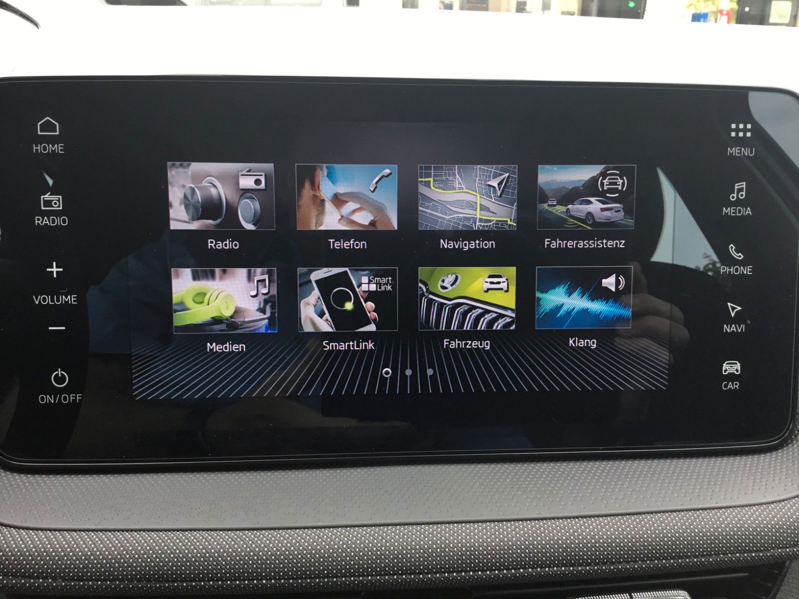 Fahrzeugabbildung SKODA Fabia 1.5l TSI DSG Selection+Navi+ACC+Kamera+16"