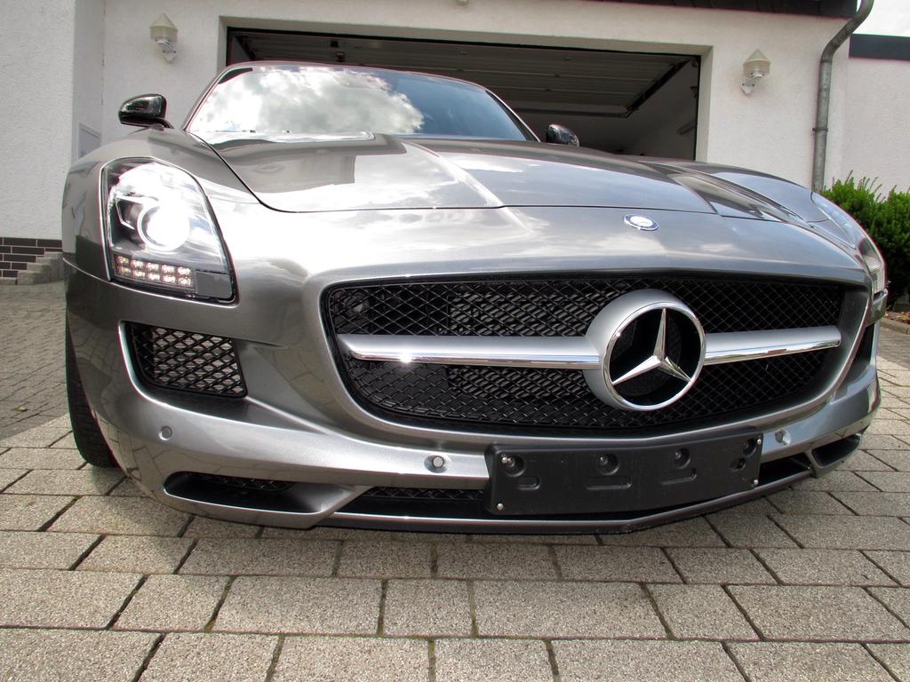 Mercedes-Benz SLS AMG
