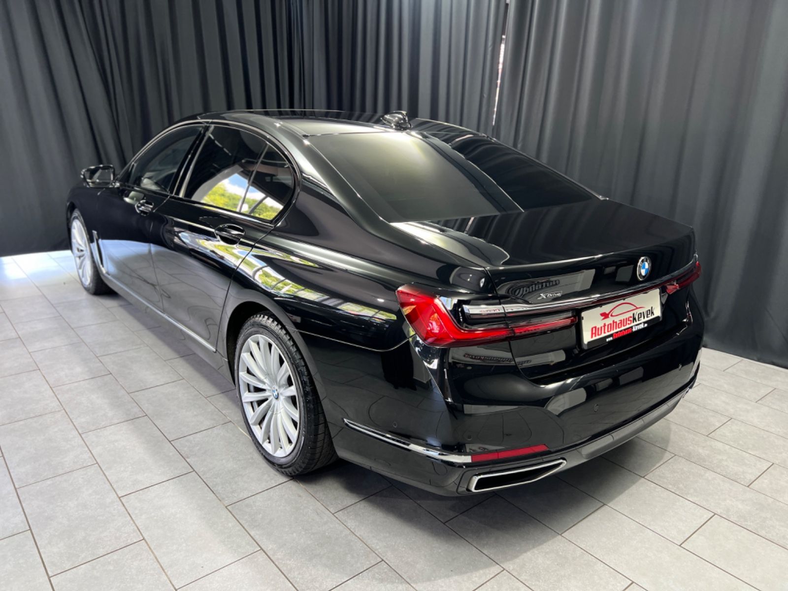 Fahrzeugabbildung BMW 750 d xDrive*LASER*TV*AHK*REMOTE-PARK*KAMERA*ACC