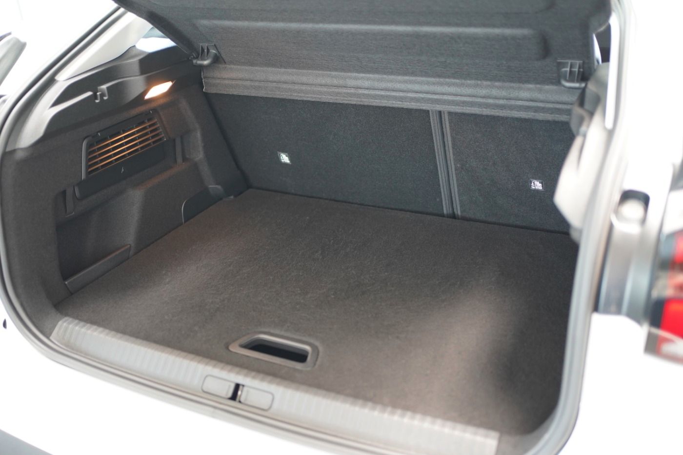 Fahrzeugabbildung Citroën C4 PureTech 130 Feel Pack Sitzheizung Navi DAB