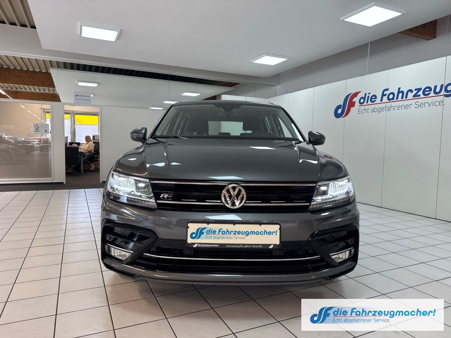 Fahrzeugabbildung Volkswagen Tiguan Highline R-LINE 4Motion 2.0 TSI DSG Sport