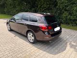 Opel Astra J Sports Tourer Motorvowärmung Navi Xenon - Opel Astra: Motor