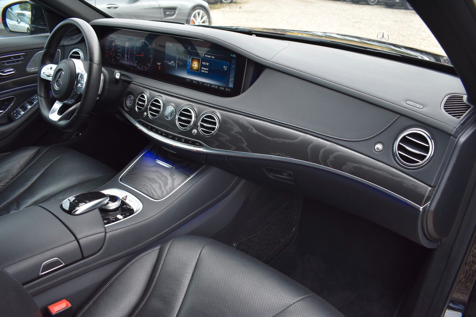 Fahrzeugabbildung Mercedes-Benz S 350 d 4Matic AMG Line Burmester Multib LED HUD