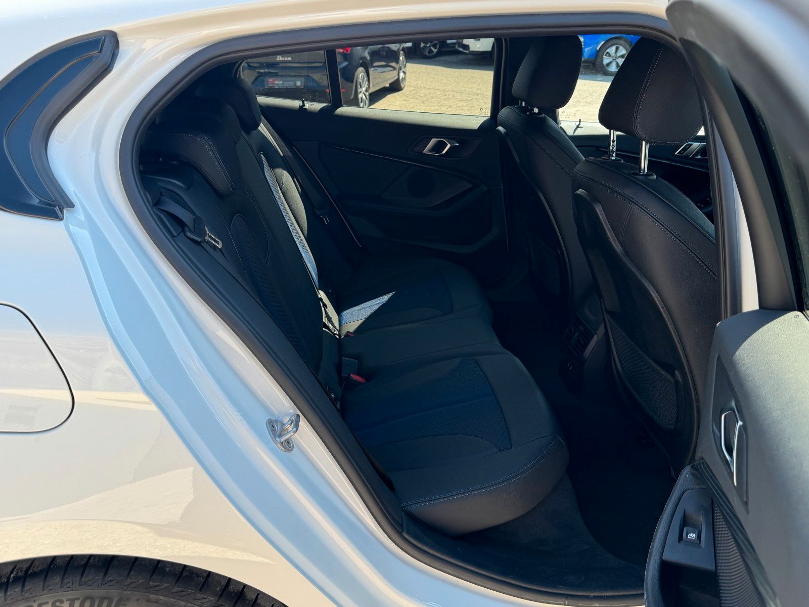 Fahrzeugabbildung BMW 118i F40 M Sport LED PDC Temp HiFi Navi LCProf.