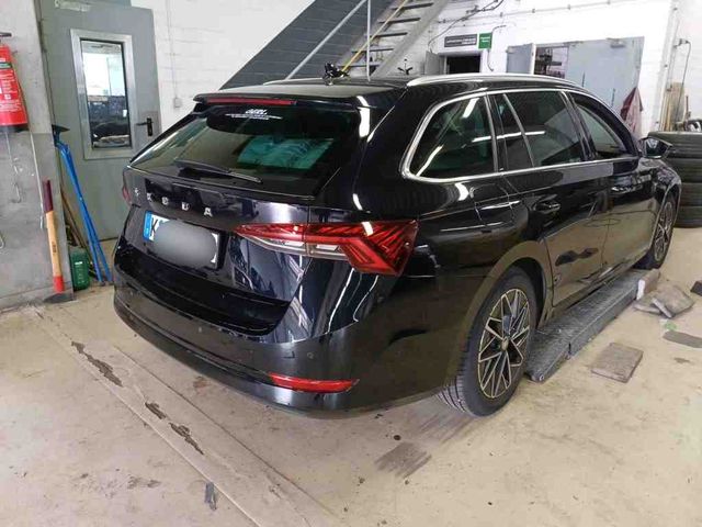 Octavia Combi 2.0 TDI DSG First Edition LED+PANO