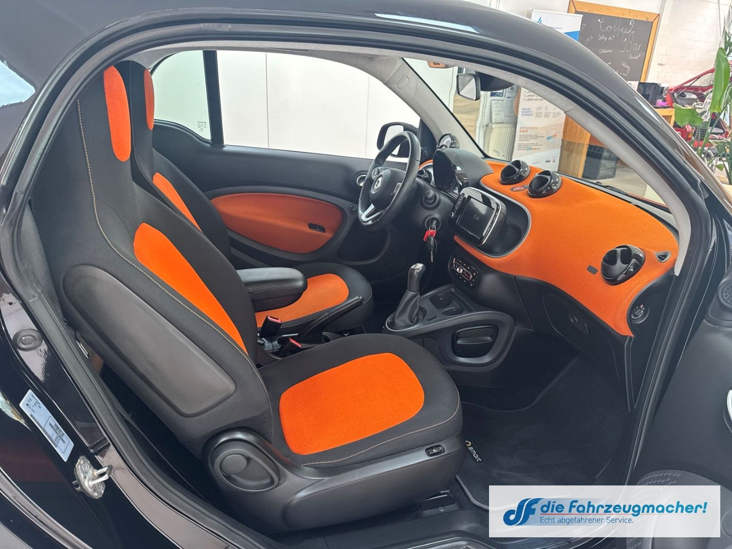 Fahrzeugabbildung Smart fortwo coupe Basis 52 kW Panorama Navi Klimaauto