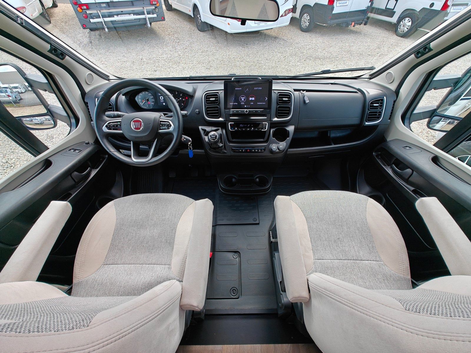 Fahrzeugabbildung Carado T-338 pro+ - SAT, TV, CarPlay, Kamera, Markise -